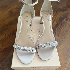 Jewel Badgley Mischka Ramsay Sandals Champagne Satin 9.5 M
